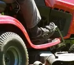How to service a riding lawn mower