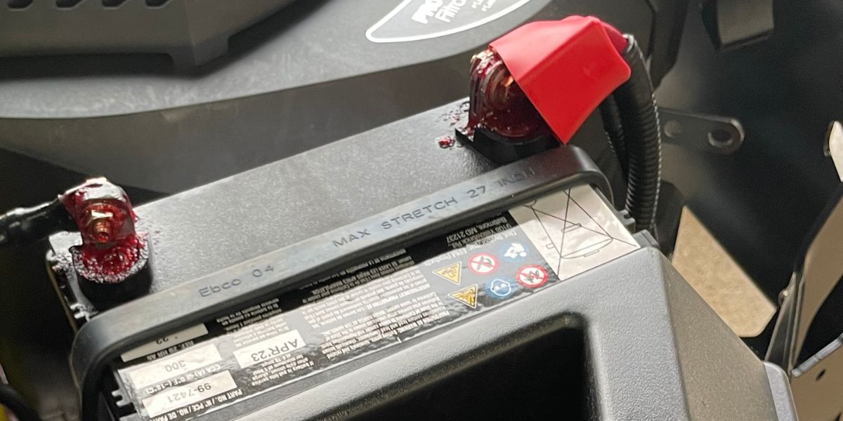 7 Reasons a Gravely Zero Turn Won't Turn Over or Crank Powered Outdoors