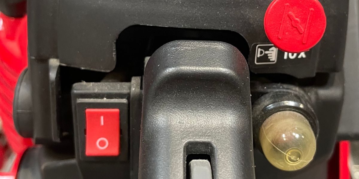 Craftsman Chainsaw Only Runs with the Choke On (7 Reasons) Powered